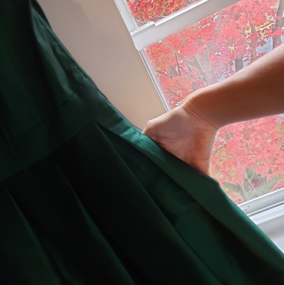 Shiny Green Party Dress (Jessica Simpson - 6) - Picture 2 of 3